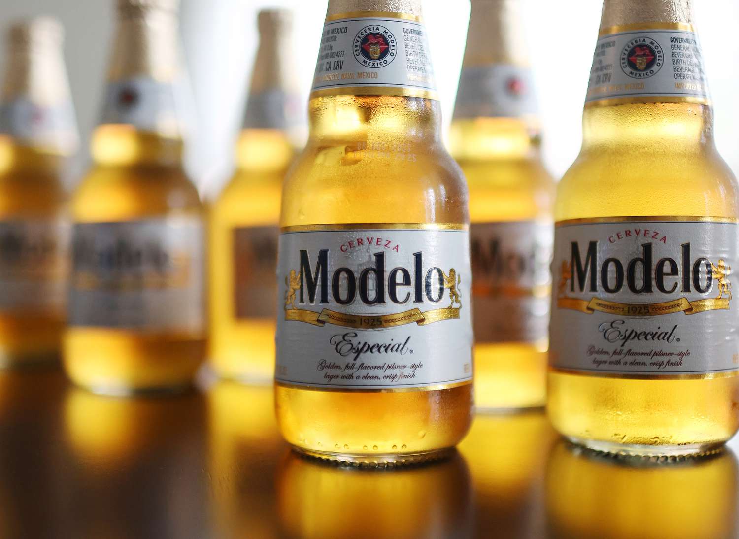 現在のトップ株の動き: Constellation Brands、Allstate、Delta Air Lines など