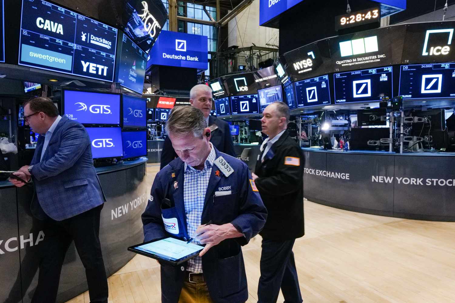ダウ・ジョーンズ今日：S＆P 500の4週間の減少の後に取引が始まると、在庫先物がわずかに減少します