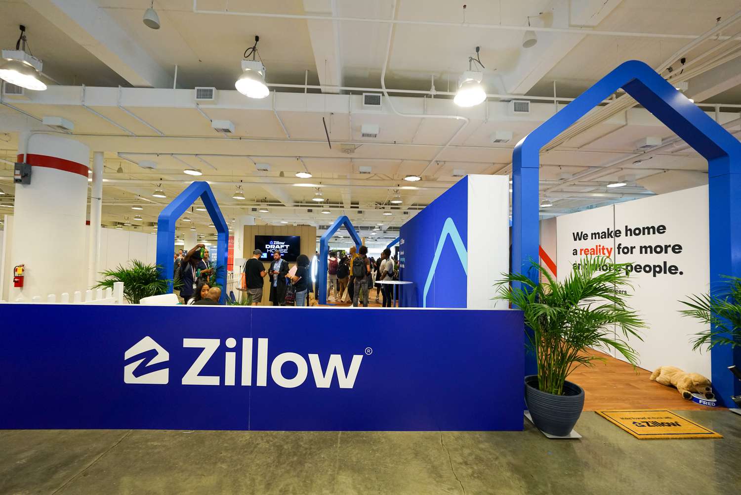 Zillow株、第3四半期の収益増加を受けて急騰、損失縮小