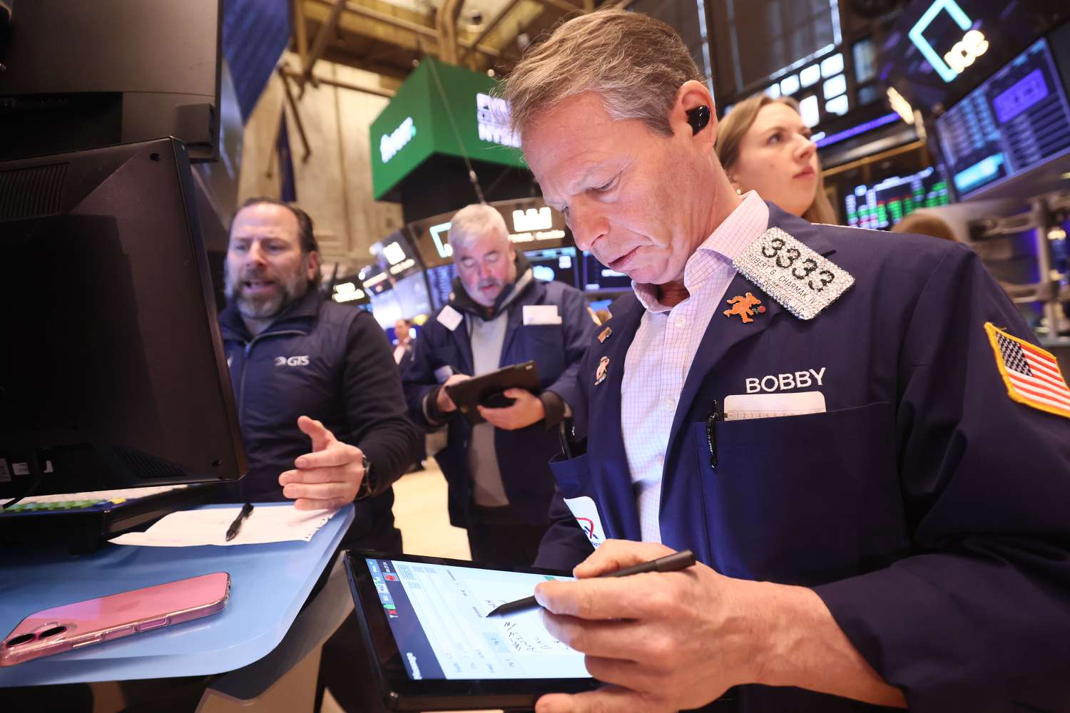 Dow Jones Today：UnitedHealthがDow Lowerをリードするにつれて、ストックスライド。毎週の損失を投稿するために設定された主要なインデックス