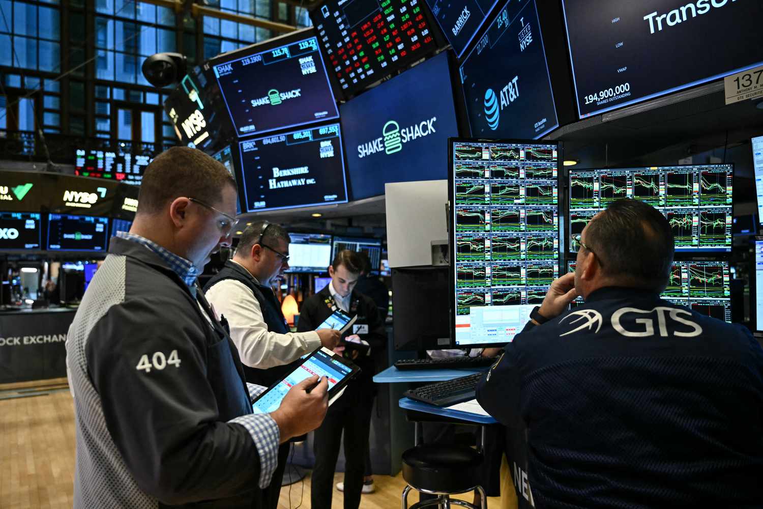 ダウ・ジョーンズは今日：中国のAIの進歩についての懸念で株価が転倒します。チップメーカーと原子力発電株式は急落します