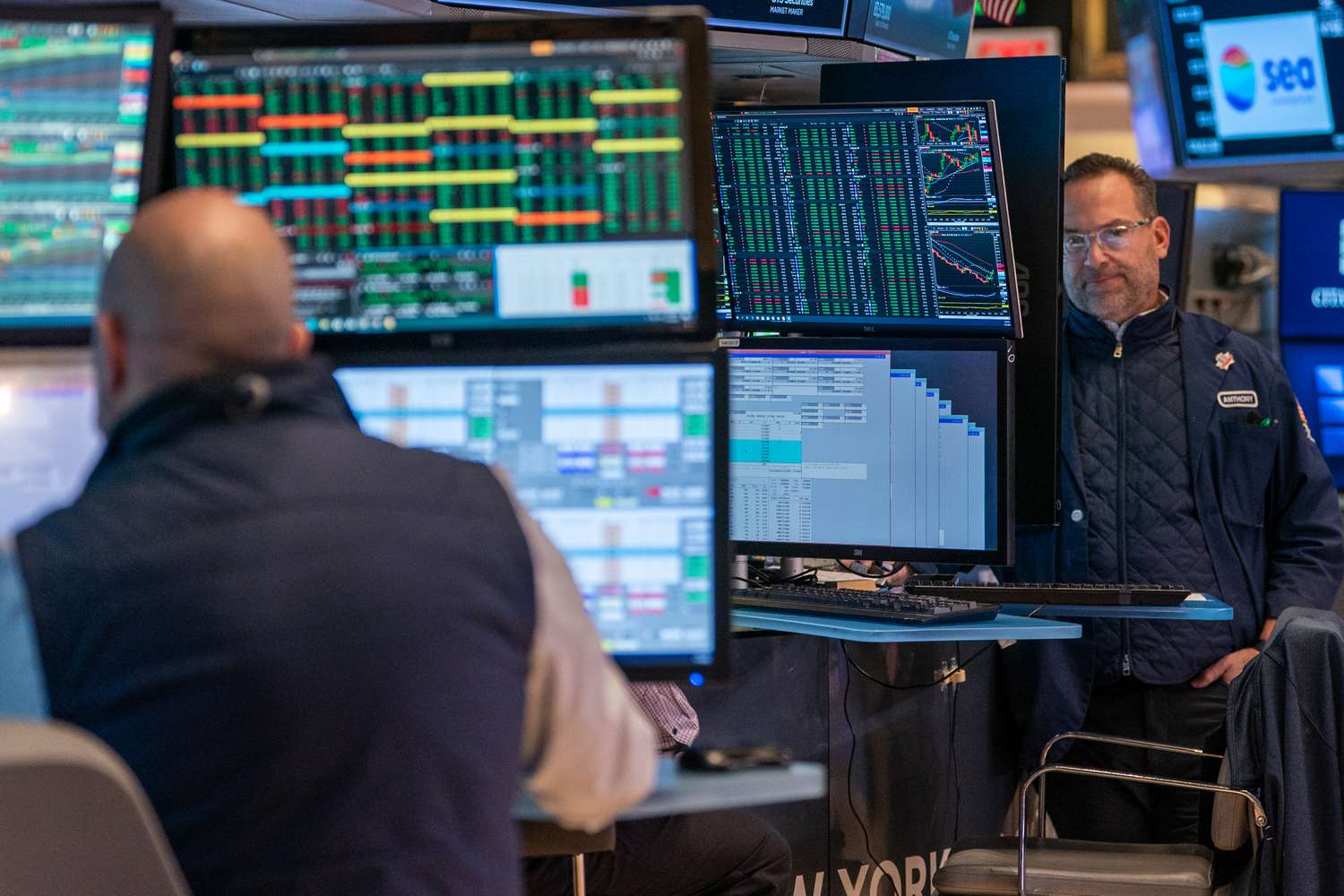今日のダウ・ジョーンズ：投資家が決算報告を消化する中、株価はまちまち。ビッグテックの暴落でナスダックが下落