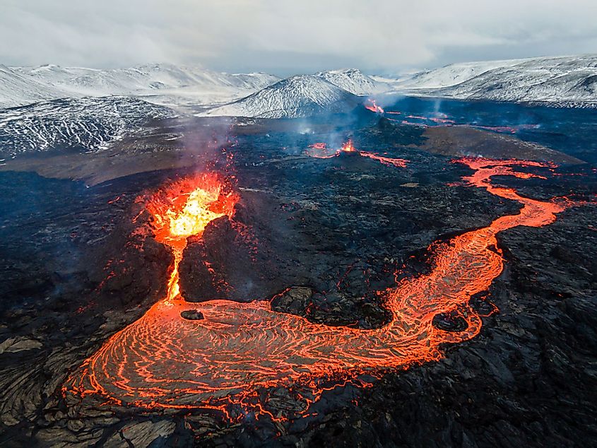 活火山の溶岩流の空撮