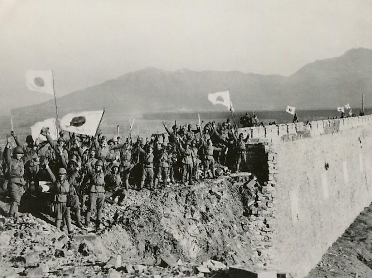 中国の南京占領を祝う日本兵。