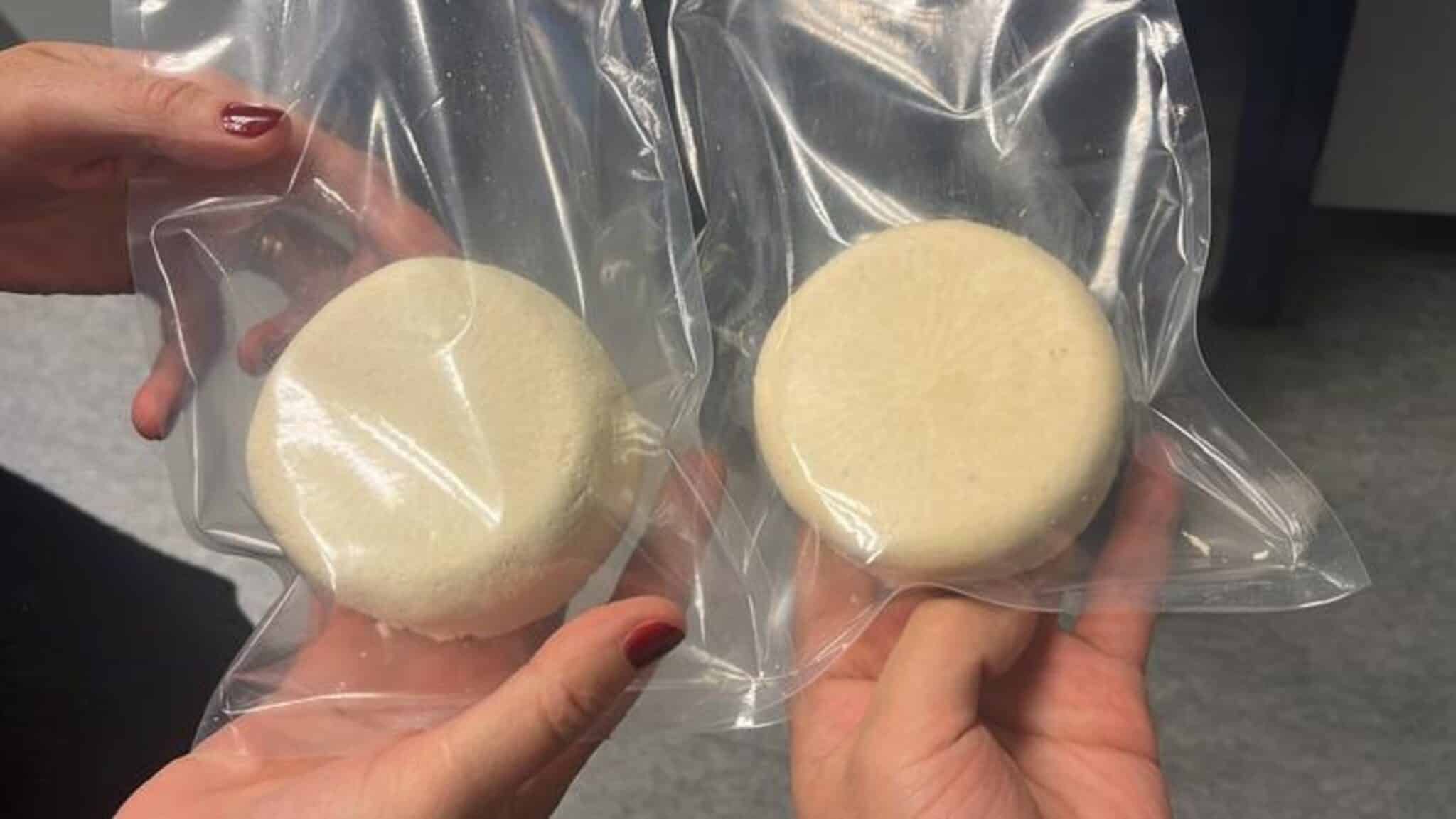 フレキシタリアンにとって、このハイブリッドチーズのブレークスルーは本物を模倣しています