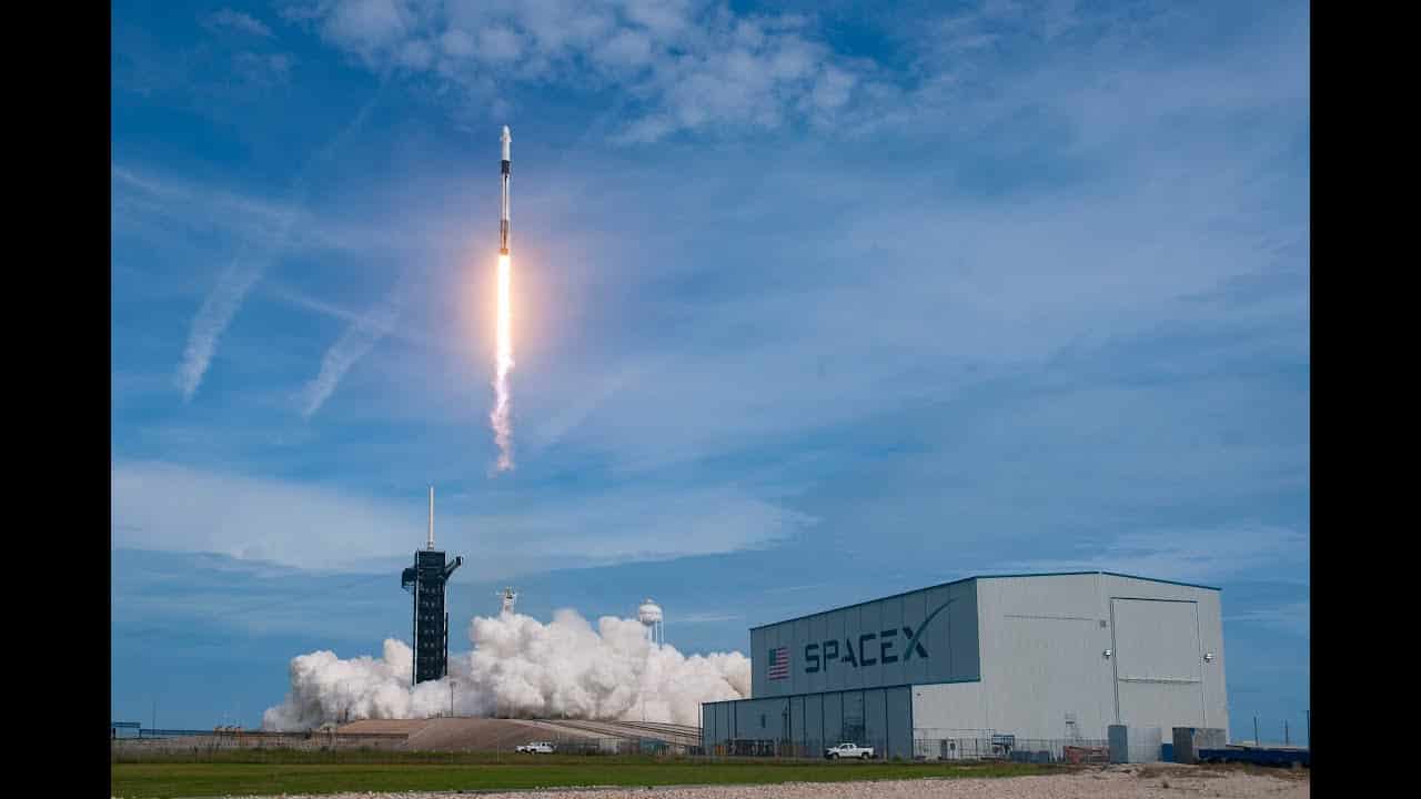 SpaceX、宇宙への歴史的ミッションを開始予定