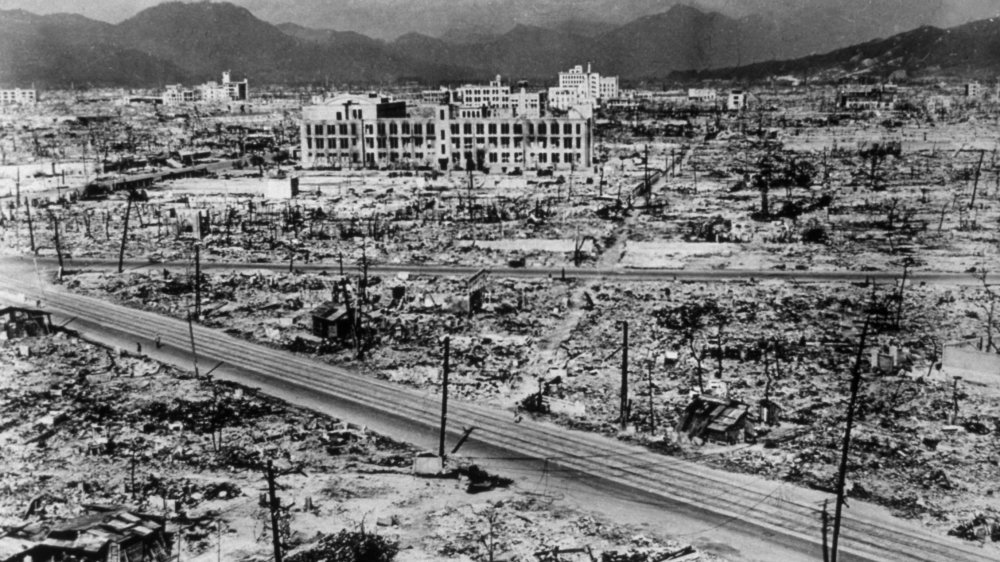広島の原爆投下で亡くなった人の数は次のとおりです