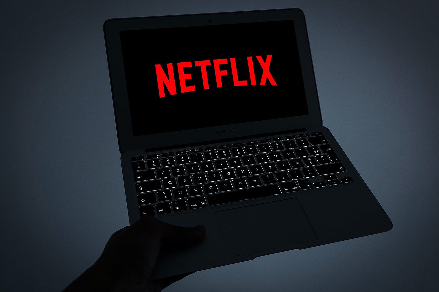Netflixは2023年初頭に格安サブスクリプションを開始するが、落とし穴がある