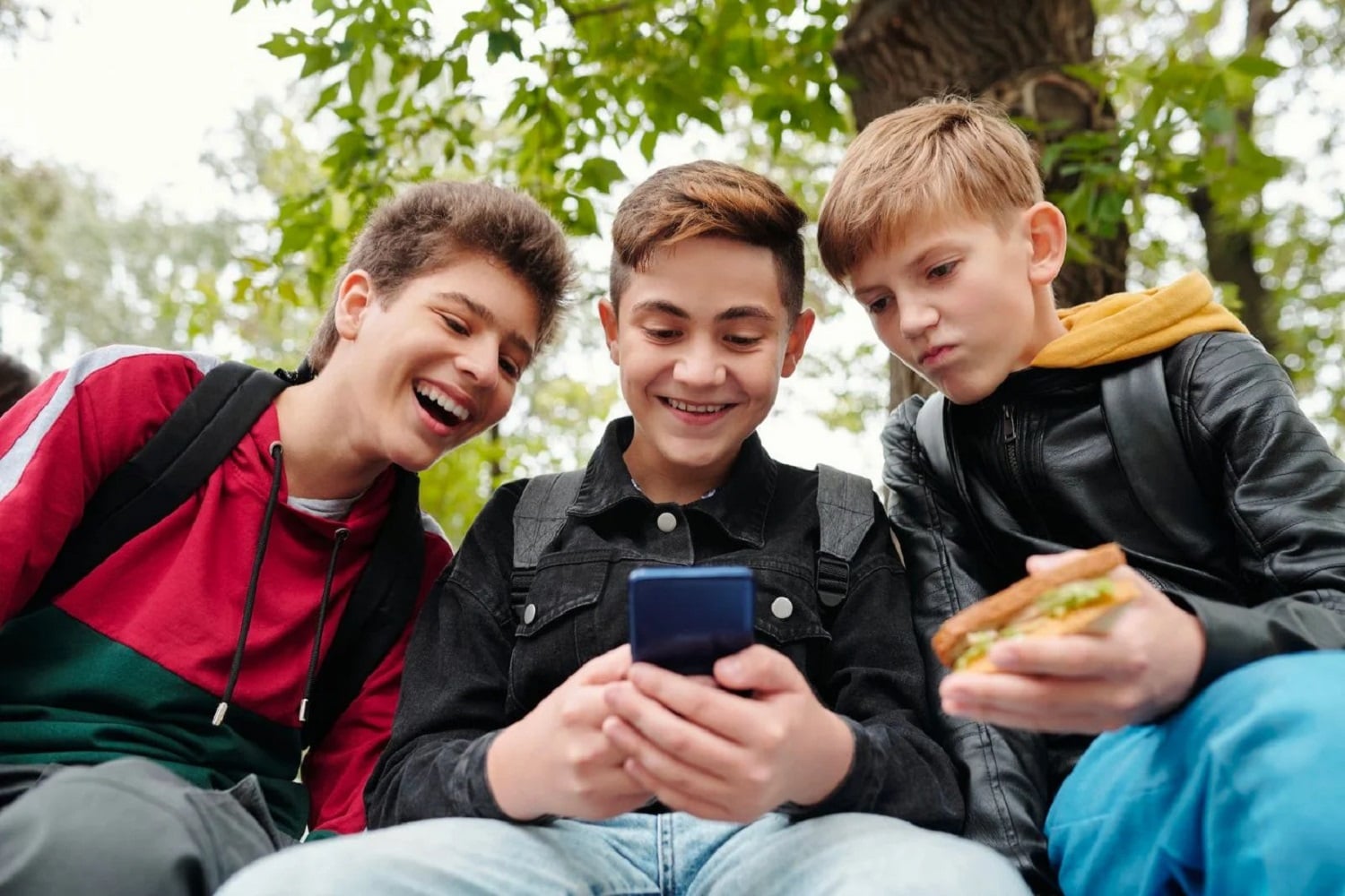 スマートフォン (ソーシャル ネットワーク) と子供たちに関する 5 つの啓発的な数字