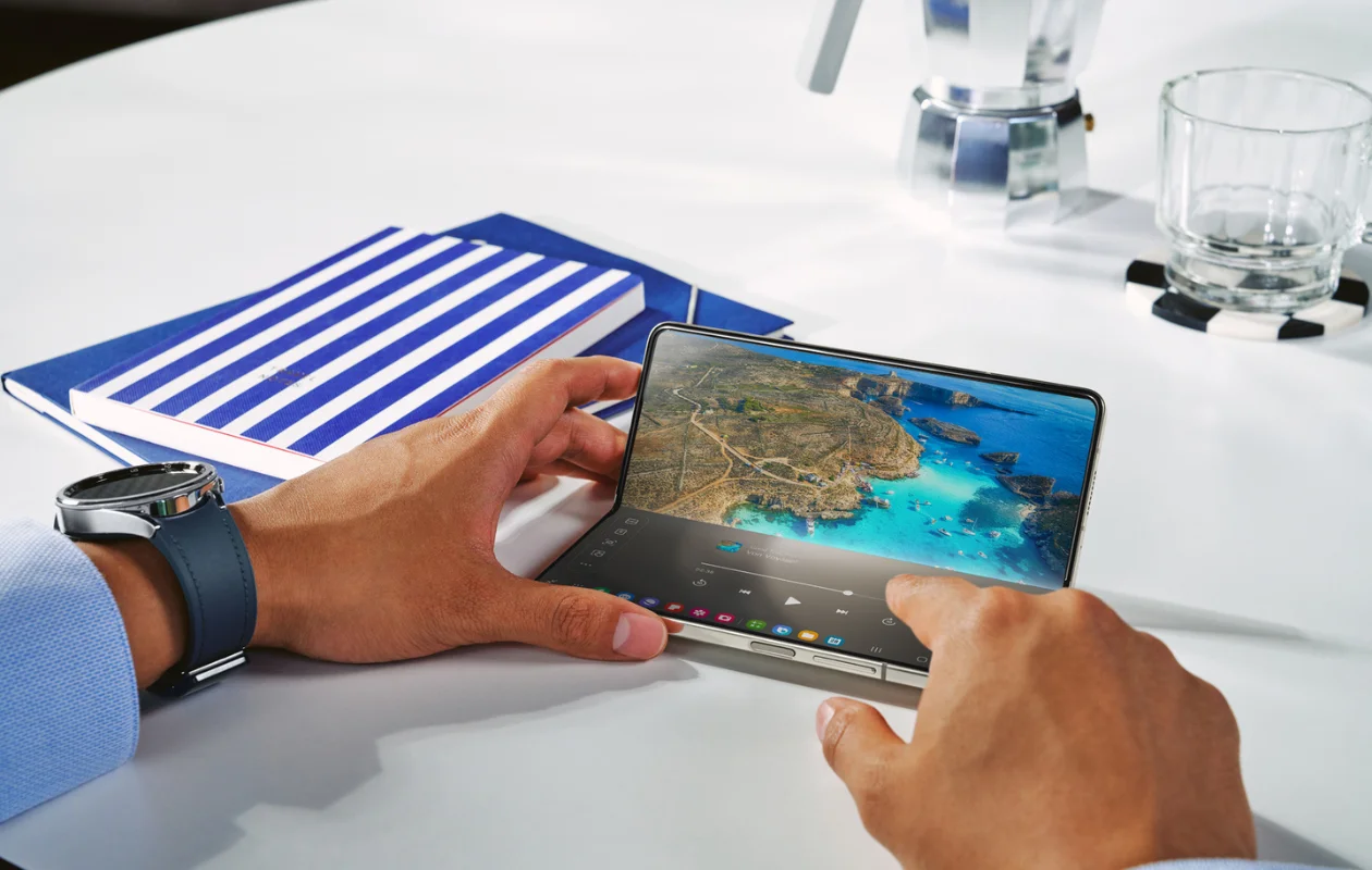 Samsung Galaxy Z Fold 5 には SD カード スロットがありますか?