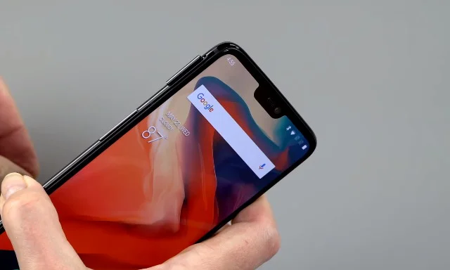 OnePlus 6にSIMカードを挿入する方法
