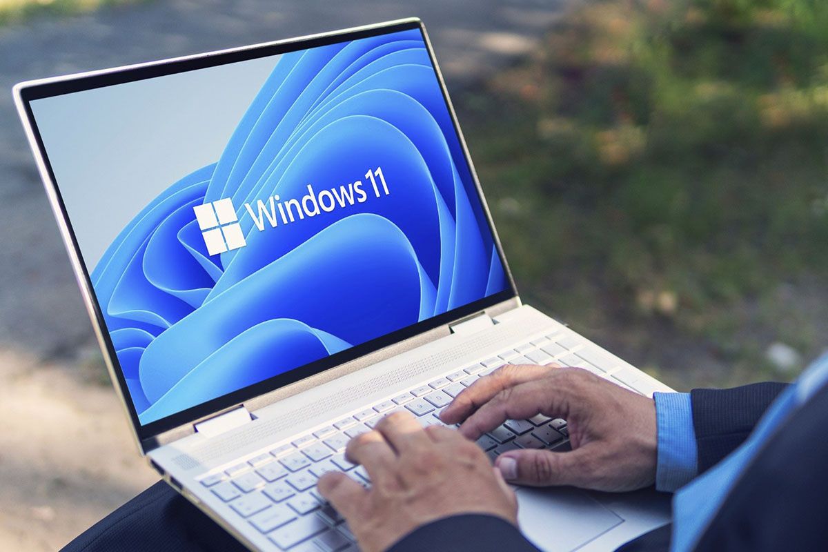 Windows 11 で蓋を開けたときにラップトップの電源が入らないようにする方法