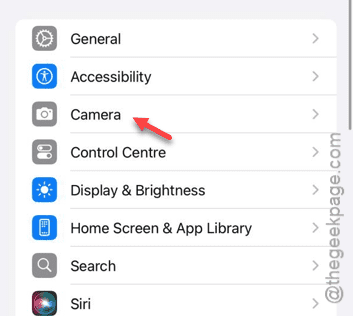 iPhone のカメラが別のズームに焦点を合わせ続ける