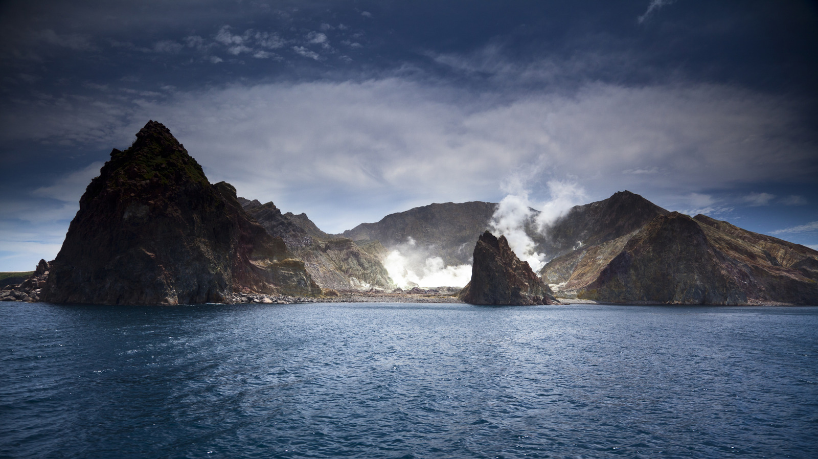 ニュージーランドには活火山があり、世界で最も危険な島の一つがある